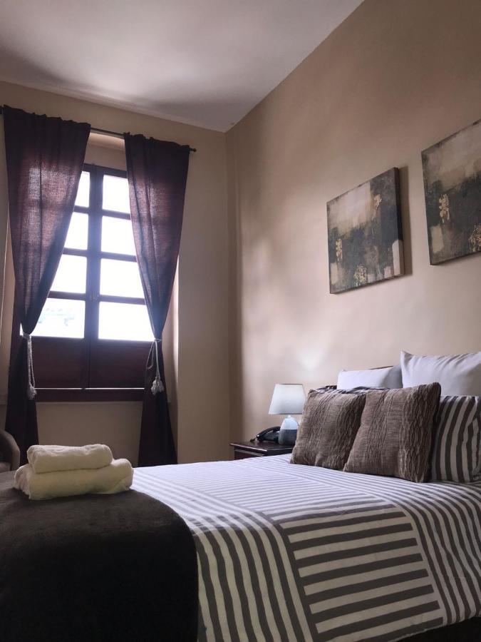 Hotel En El Centro Historico กูเอ็งกา ภายนอก รูปภาพ