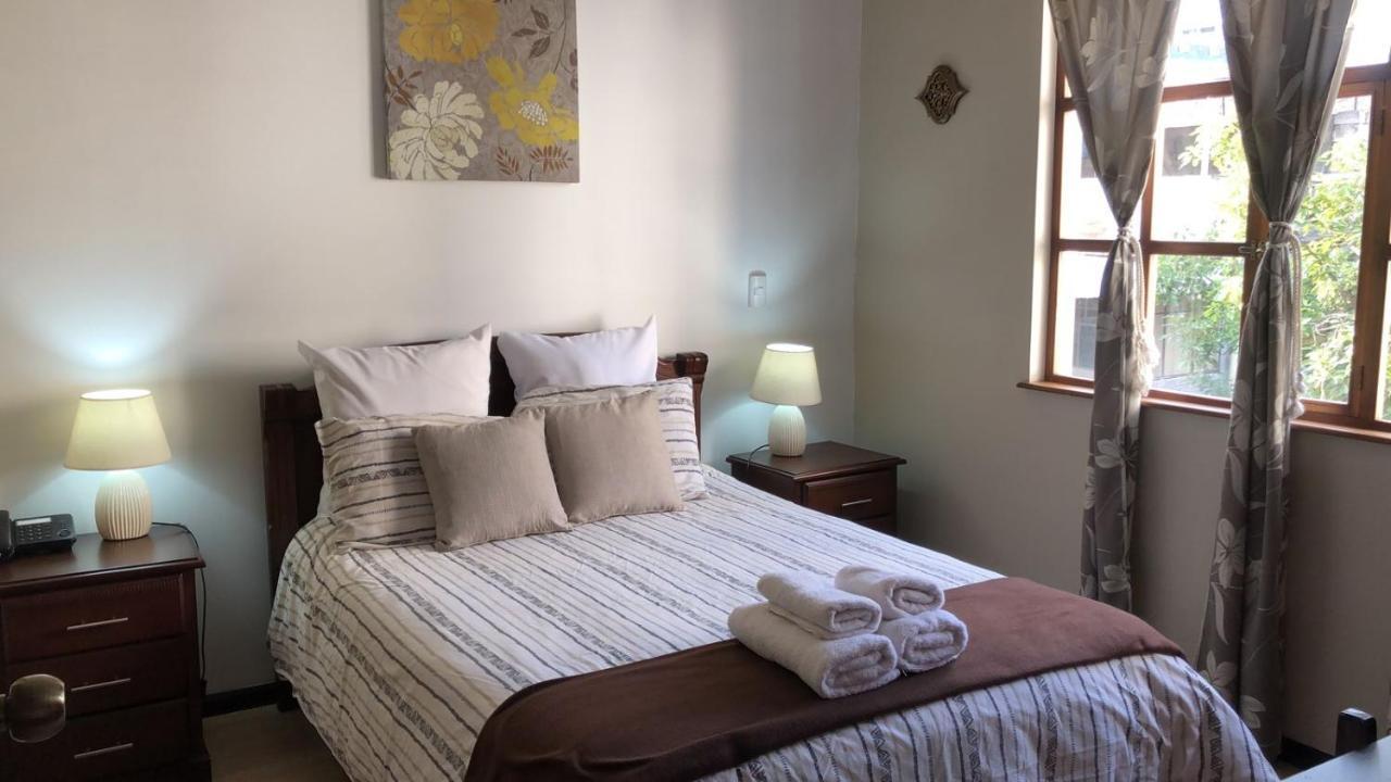 Hotel En El Centro Historico กูเอ็งกา ภายนอก รูปภาพ